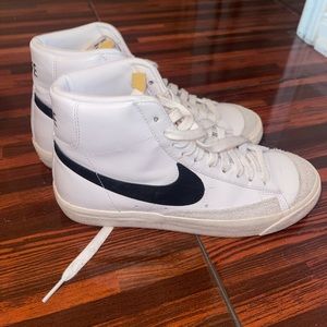 Nike Blazer Mid '77 Women's Shoe